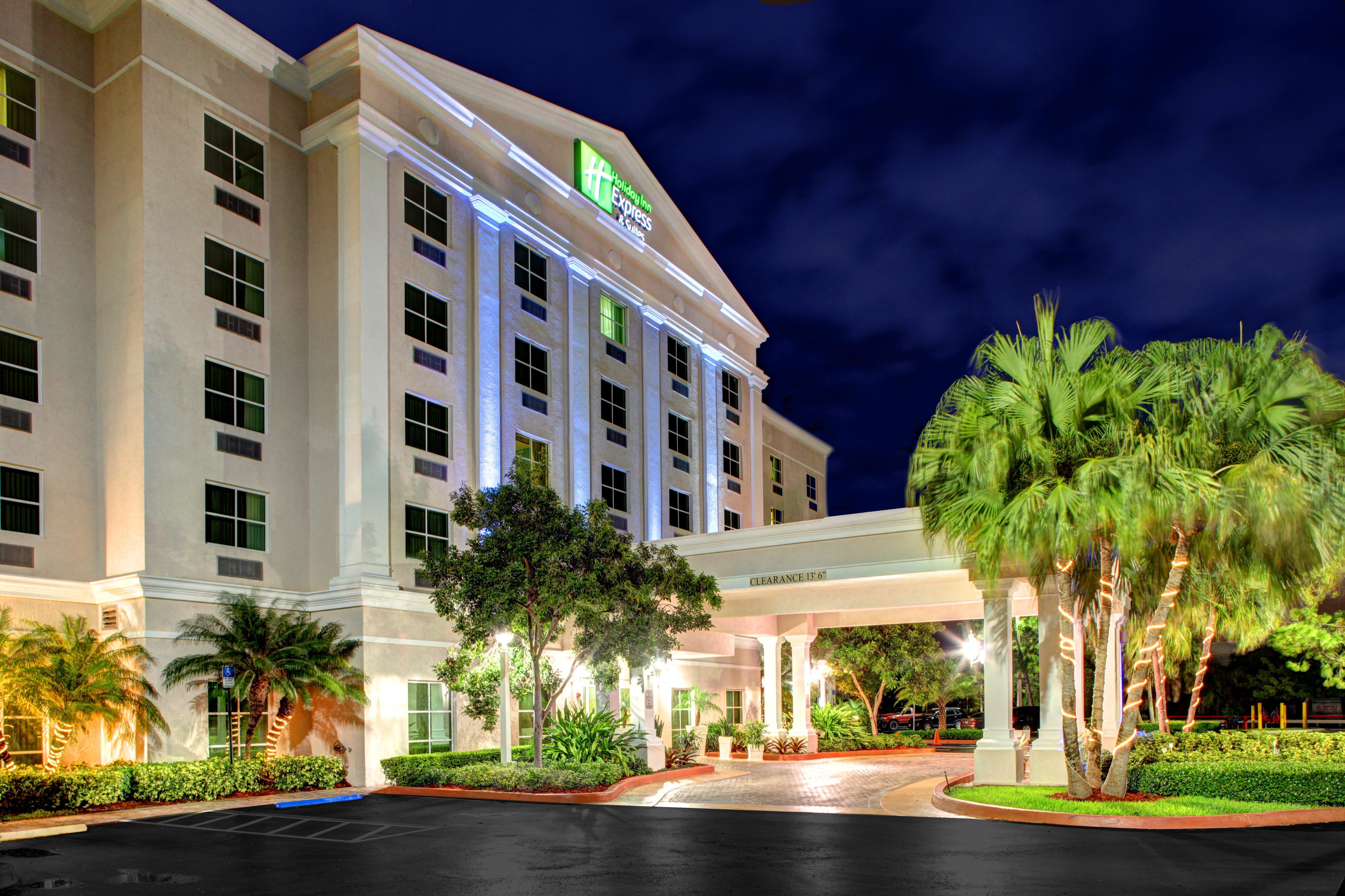 Holiday Inn Express & Suites Miami Kendall By Ihg Country Walk Exterior photo