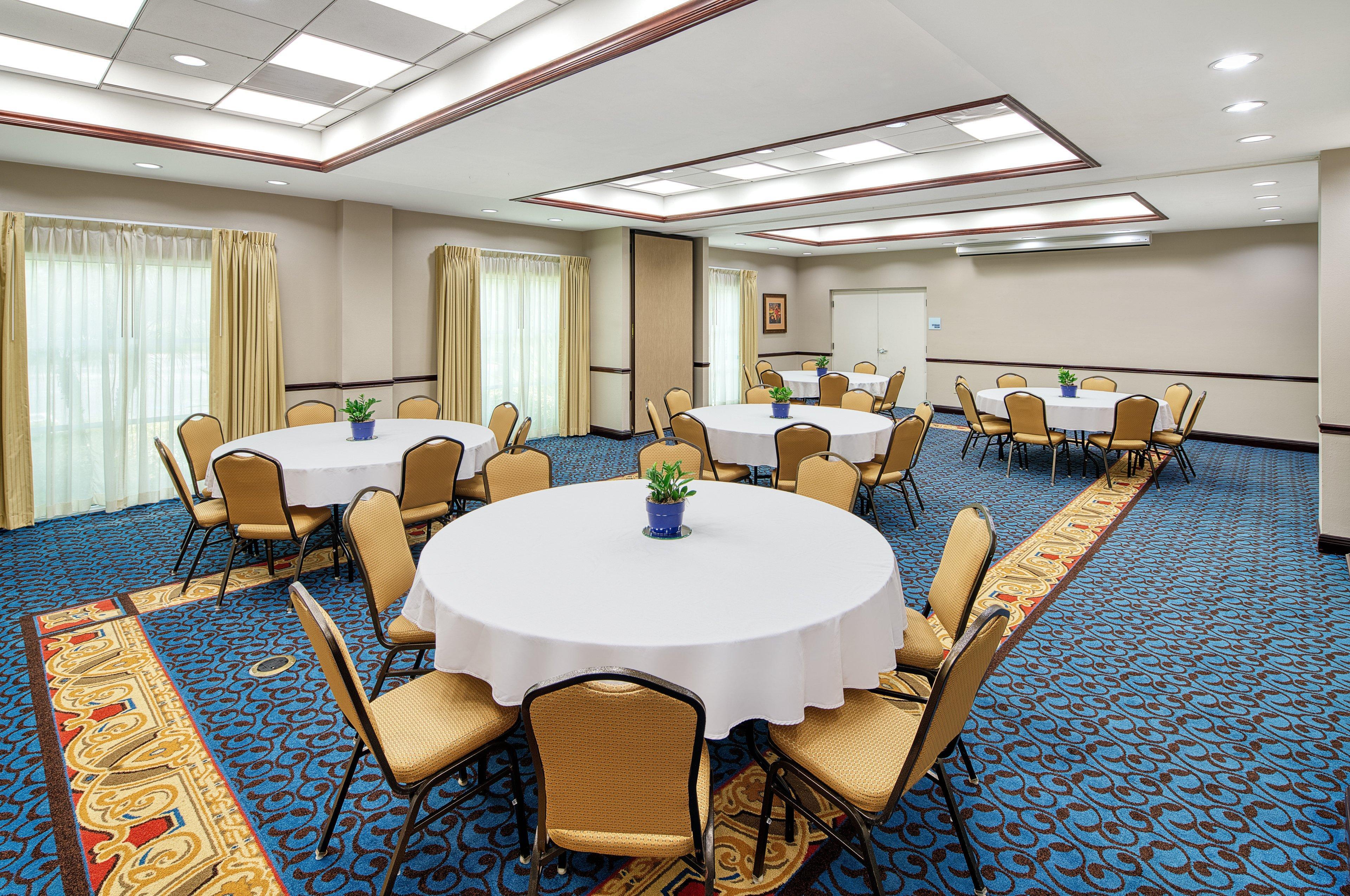 Holiday Inn Express & Suites Miami Kendall By Ihg Country Walk Exterior photo