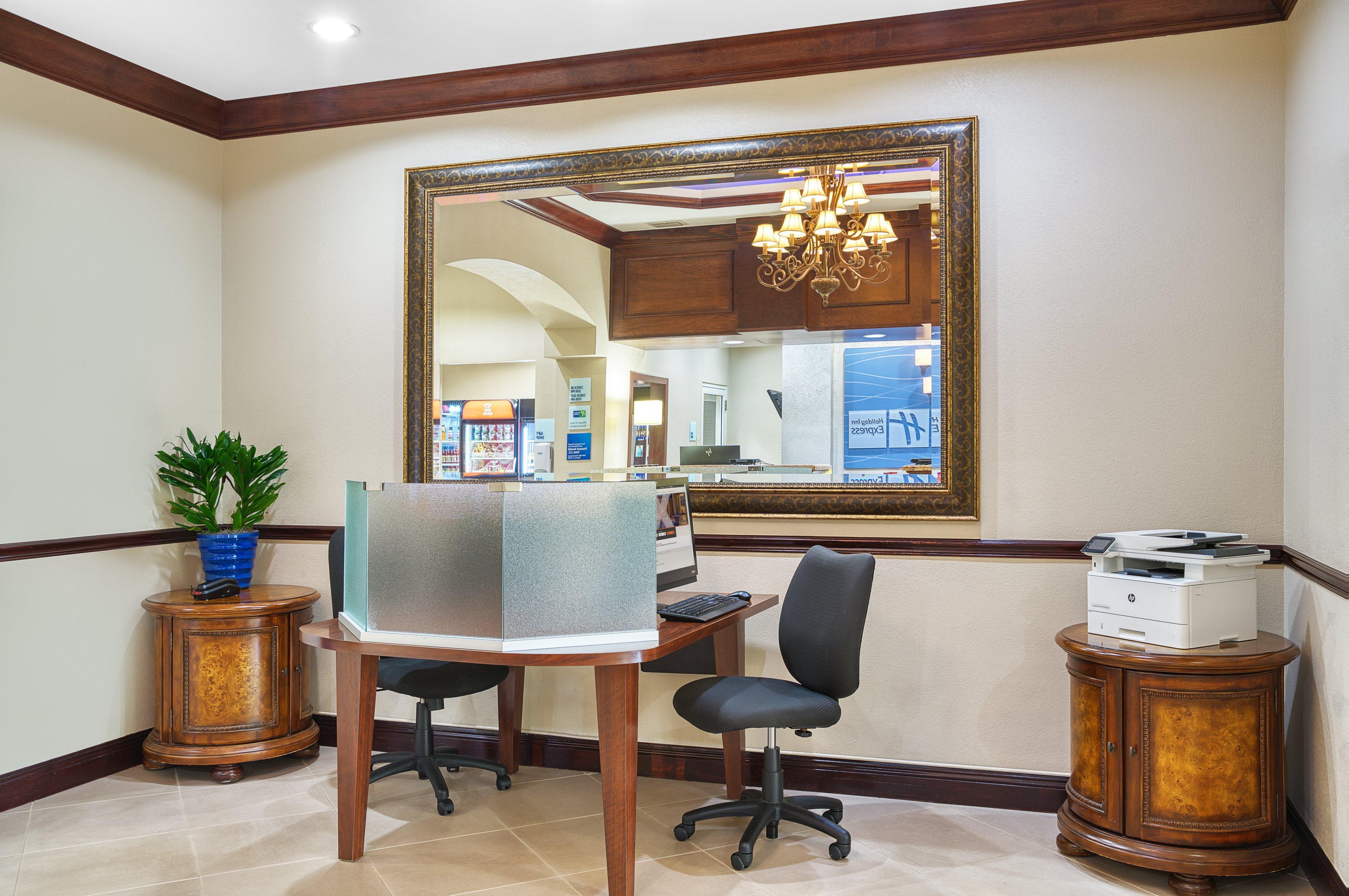 Holiday Inn Express & Suites Miami Kendall By Ihg Country Walk Exterior photo