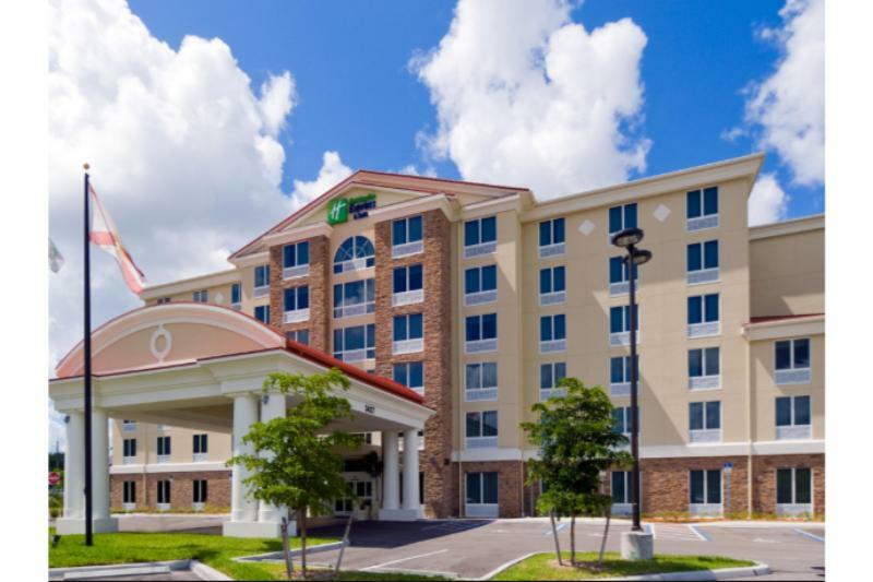 Holiday Inn Express & Suites Miami Kendall By Ihg Country Walk Exterior photo