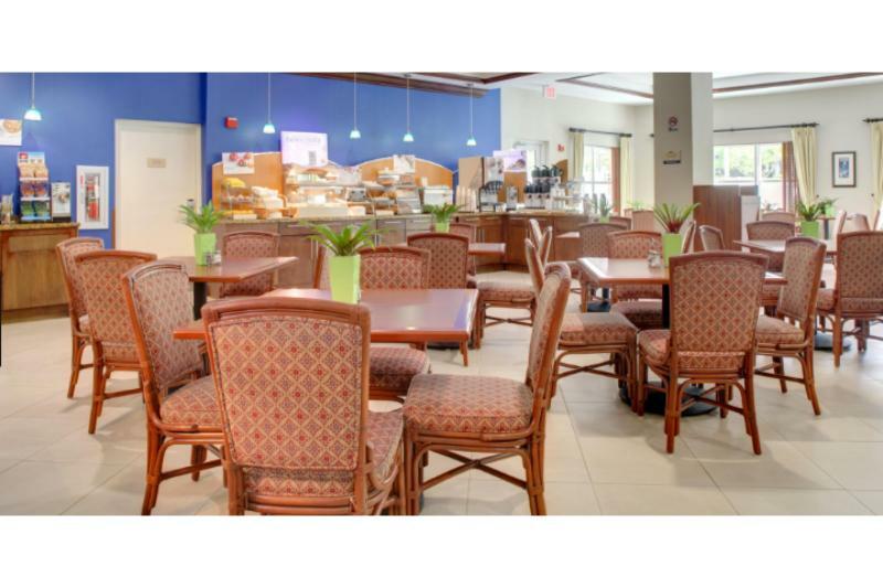 Holiday Inn Express & Suites Miami Kendall By Ihg Country Walk Exterior photo
