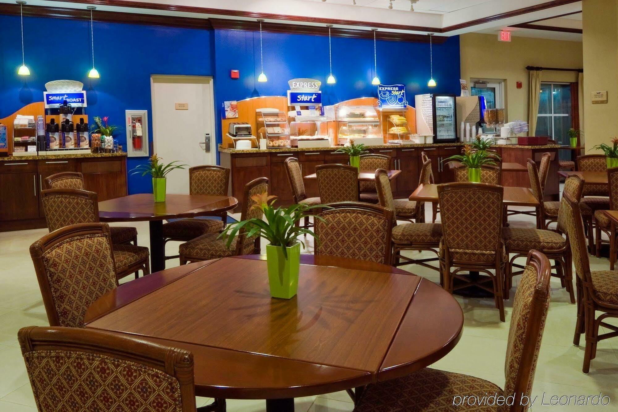 Holiday Inn Express & Suites Miami Kendall By Ihg Country Walk Restaurant photo